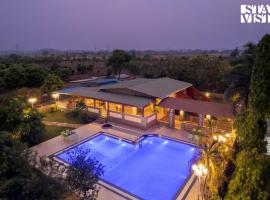 StayVista at The Blue Roof with Lawn & BBQ, hotel v destinaci Karjat