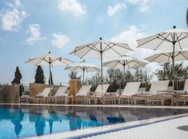 Edmond Luxury Hotel & Spa מלון ספא אדמונד ראש פינה, hotel s jacuzzi v destinaci Roš Pinna