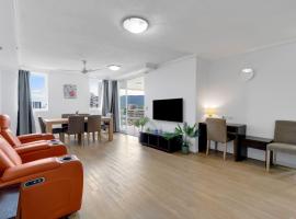 McLeod Rise - Cairn Base with Rooftop Pool & Spa, hotel v destinaci Cairns