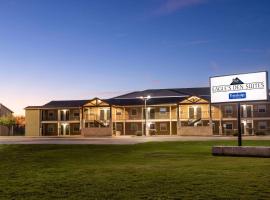 Eagle's Den Suites Kenedy a Travelodge by Wyndham, מלון בKenedy