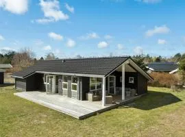 4 Bedroom Nice Home In Højby