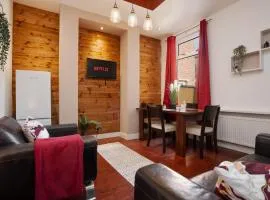 Charming 5-Bedroom Terraced House in Old Swan