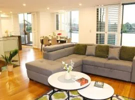 Beautiful SYD Central 3Bedrooms Home with free Parking