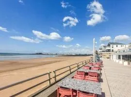Stunning Apartment In Saint-Gilles-Croix-De-