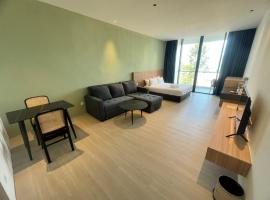 Sematan Roxy Beach Apartment, kj&aelig;ledyrvennlig hotell i Sematan