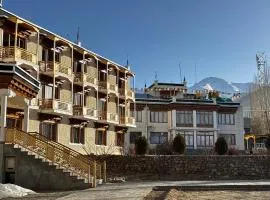Raku Guest house