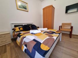 Slavica Rooms Okrug Gornji, hotell i Okrug Gornji