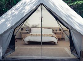 Carson Glamping Escapes in this Wonderful Bell Tent Rental in Washington, luxusní stan v destinaci Carson