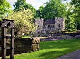 Breathtaking Cottage Rental on Castle Grounds Overlooking Lake George