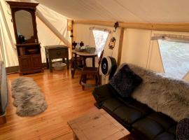 Luxury Tent for The Most Romantic Getaways in Oregon, luxusní stan v destinaci Idleyld Park