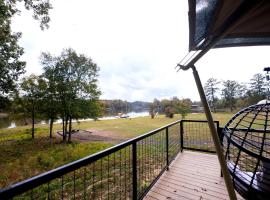Luxurious Safari Tent for a Romantic Getaway in Cedar Bluff, Alabama, luxusní stan v destinaci Gaylesville
