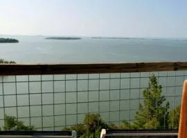 Enchanting Room Rental with Stunning Lake Views near Houston, Texas