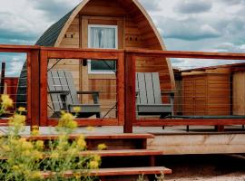 Cedar Glamping Pod, hotel v destinaci Monticello