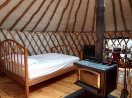 Cozy Yurt in the Peaceful Woods in Chatham, NH, Hotel in Chatham