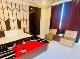 Max Hotel by Royal Group