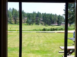 Black Hills Glamping Cabin, Perfect for an Outdoor Adventure, hotel v destinaci Rapid City