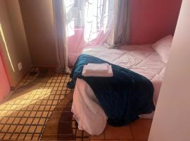 home away, ξενοδοχείο σε Bellville South