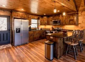 Beautiful Cabin with Lofted Space and Deck in Topton, North Carolina