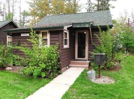 Cozy Michigan Cabin Getaway in Huron National Forest, hotel v destinaci Five Corners