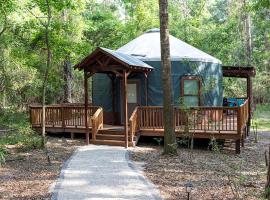 Beautiful Yurt Rental with River Access in Livingston, for Amazing Glamping Escapes in Texas, hotel i Livingston