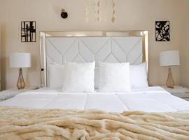 Barefoot Bliss Short Term Rental with pool in Colbeck Manor, hotel v destinaci Claremont