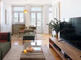 Riverfront Stylish Apartment - waterfront 2BR