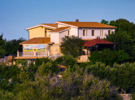 Fattoria Terra e Libertà, farm stay in Contrada Maeggio