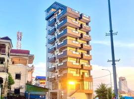 SKYHOTEL - Apartments & Cinema rooms - FREE Laundry, hotel in Sihanoukville