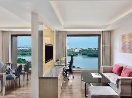 Courtyard by Marriott Bengaluru Hebbal, hotel di Bangalore