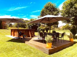 3-Star Tourism Rated Holiday Home with Air Con and Private Heated Pool - 40 Mins from Bergerac, hótel í Capdrot