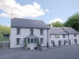 Talland Cottage 4 bedroom with Hot Tub