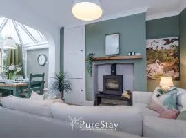 Beautiful 5 Bedroom House in Chester Centre Sleeps 12 by PureStay
