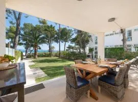 Exclusiva Villa Saturn en Primera Línea de Playa en Alcudia con Jacuzzi