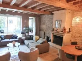 Charmante maison de ville en pierre avec piscine