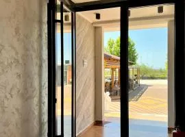 Kamberi Hotel & Apartments