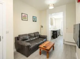 2 bed, FREE parking, SKY