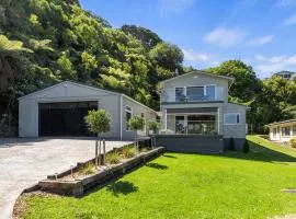 The Lighthouse - Te Mata Holiday Home