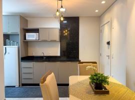 Studio confortável | Ao lado da Unifebe, hotel em Brusque