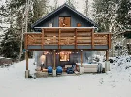 Mt Baker Rim Cabin 50 with WIFI, Hot Tub and Air Conditioning