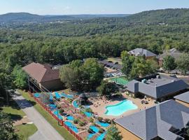 Enjoy Branson in a great 1BD condo with resort amenities including mini-golf: Branson'da bir kondominyum
