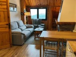 Apartamento montaña con piscina y zona deportiva.