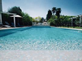 Villa prestigieuse avec piscine privée au cœur de Nice, hotel in Nice