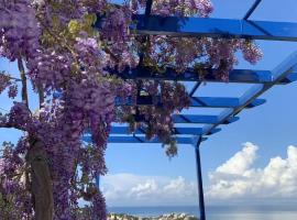 Blue Echoes, Hotel in Saronida