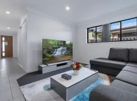 Quiet n Stylish 3mins to Mall Modern 4BR House