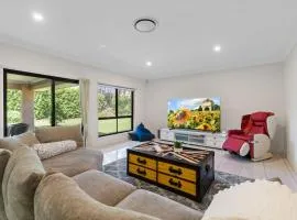 4BSpacious Cozy Family Entertained home at Parkinson
