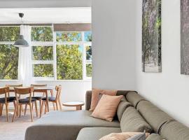 Serviced Luxury Condo, Parkside, moments to metro、シドニーのホテル