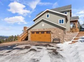 Mountain Retreat Sleeps 10 with Pool Table and Arcade