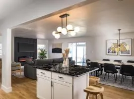 Spacious and Stylish Home with HotTub 12min to Downtown