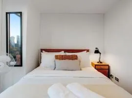 Cityscape Delight with Skyline View - Free Parking