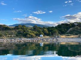 Glamping in the middle of nature and ocean view、プンタ・アレナスのホテル